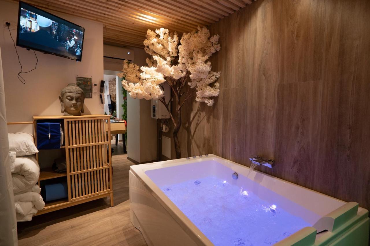 Capsule Thailande I Sauna I Balneo I Console I Jeux En Bois I Cinema I Cour Interieure Trith-Saint-Leger Exterior photo