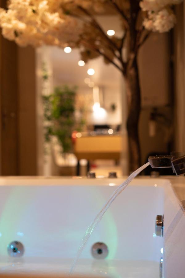 Capsule Thailande I Sauna I Balneo I Console I Jeux En Bois I Cinema I Cour Interieure Trith-Saint-Leger Exterior photo
